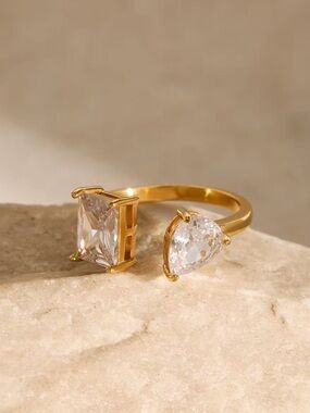 Gold Ring and Zircon Adjustable
Waterproof 
Stainless Steel